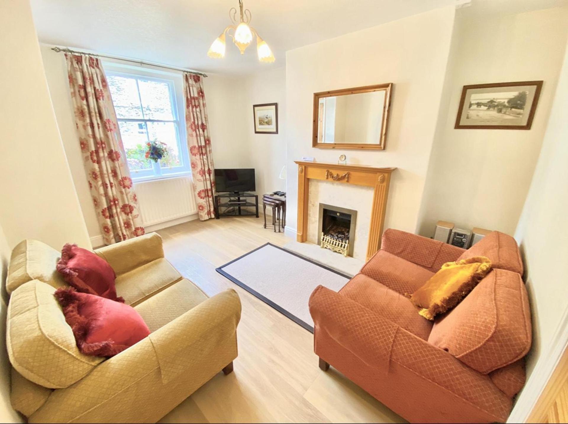 Ferienhaus Cosy 2-bed House In The Heart Of